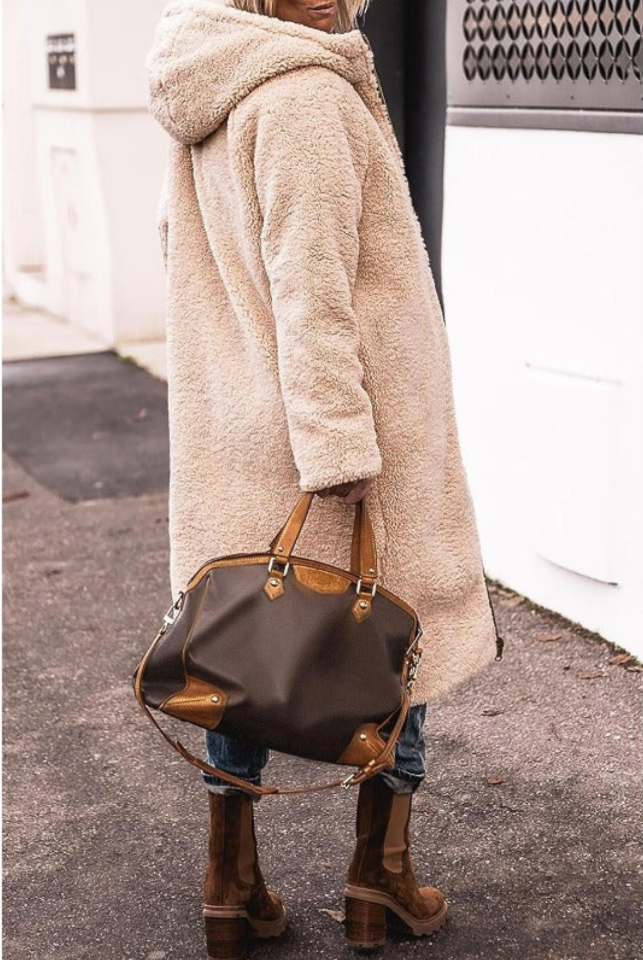 Lumina Wear Carina reversible long winter coat for women, featuring cozy warmth and stylish design, perfect for cold weather.