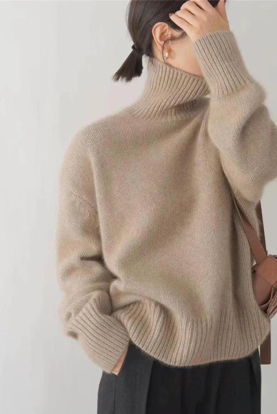 Lumina Wear Isabella oversized black turtleneck sweater with relaxed fit, shown on a model, cozy and stylish winter clothing.