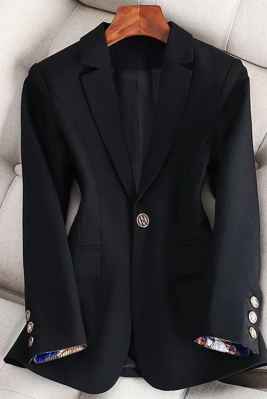 Lightweight Valentina classic blazer with one-button closure from Lumina Wear, shown in a tailored fit with lapel collar.