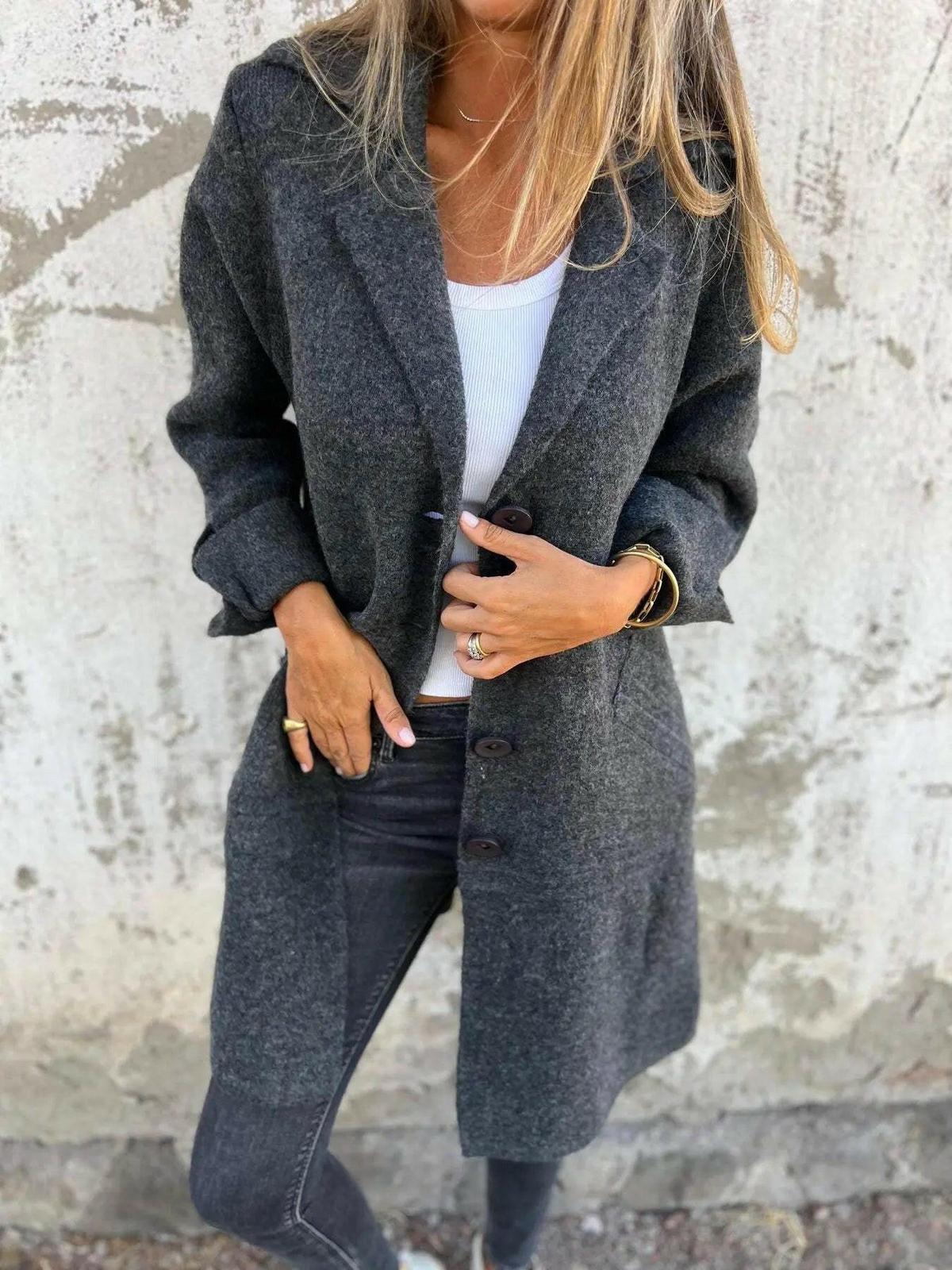 Lumina Vancouver Ada™ stylish long green knit coat from CA-Collectie-15, featuring a cozy, elegant design and textured knit fabric.