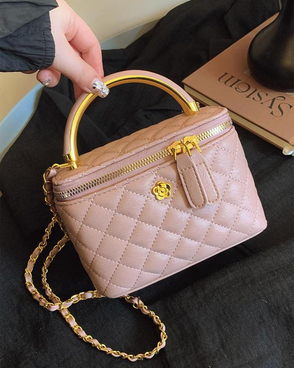 Lumina Wear Alice quilted crossbody handbag with adjustable strap, white trendy handbag for casual and stylish look.