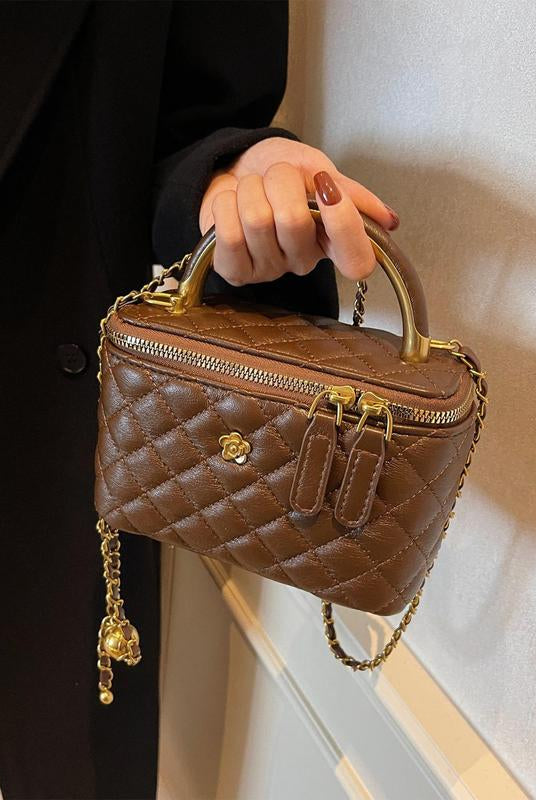 Lumina Wear Alice quilted crossbody handbag with adjustable strap in white, stylish and trendy for casual or chic looks.