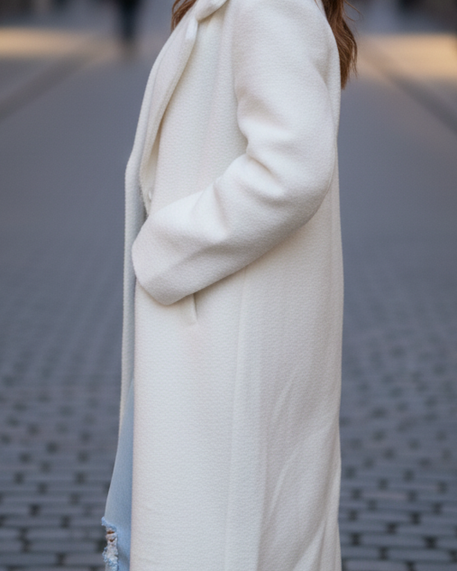 Odalys Lumina white textured wool-blend double coat displayed on mannequin, featuring a classic design and cozy fabric.
