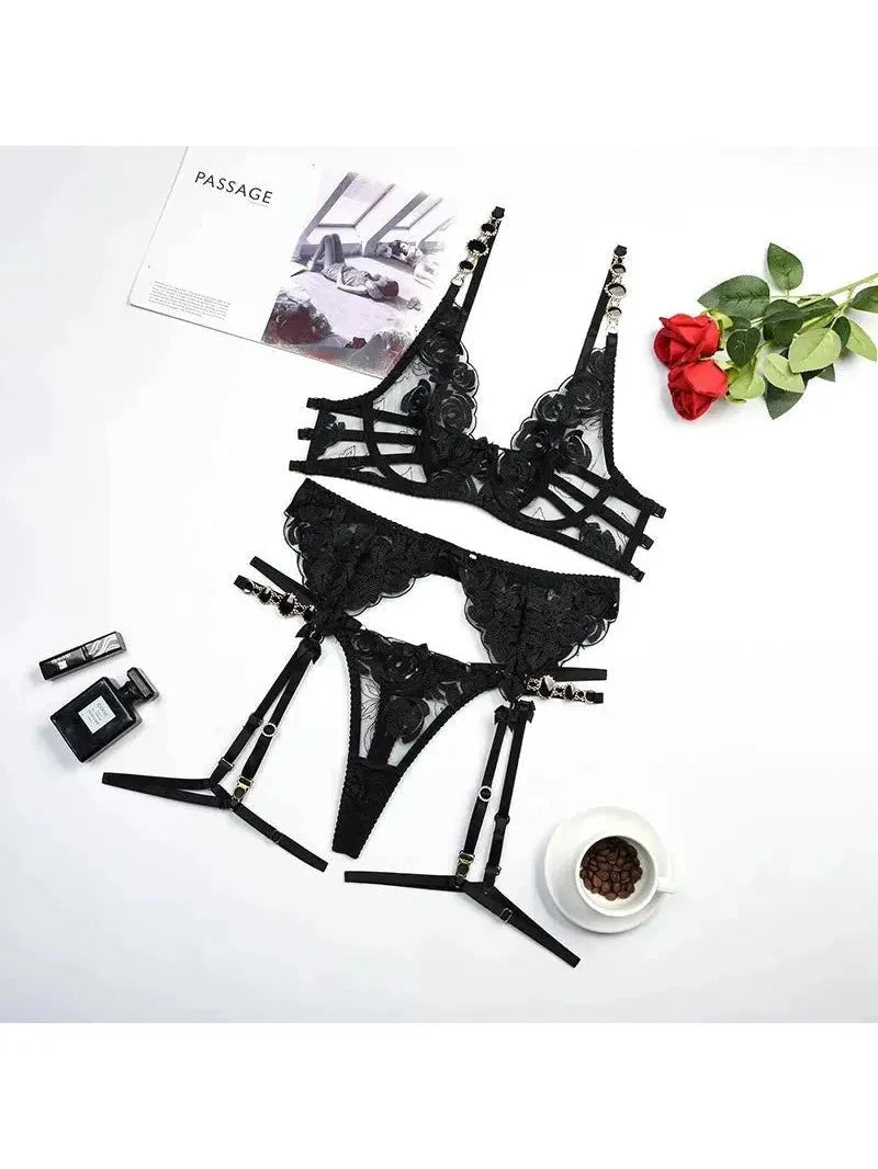 Lumina Vancouver Marte lingerie set featuring a matching bra and panties in delicate lace fabric.
