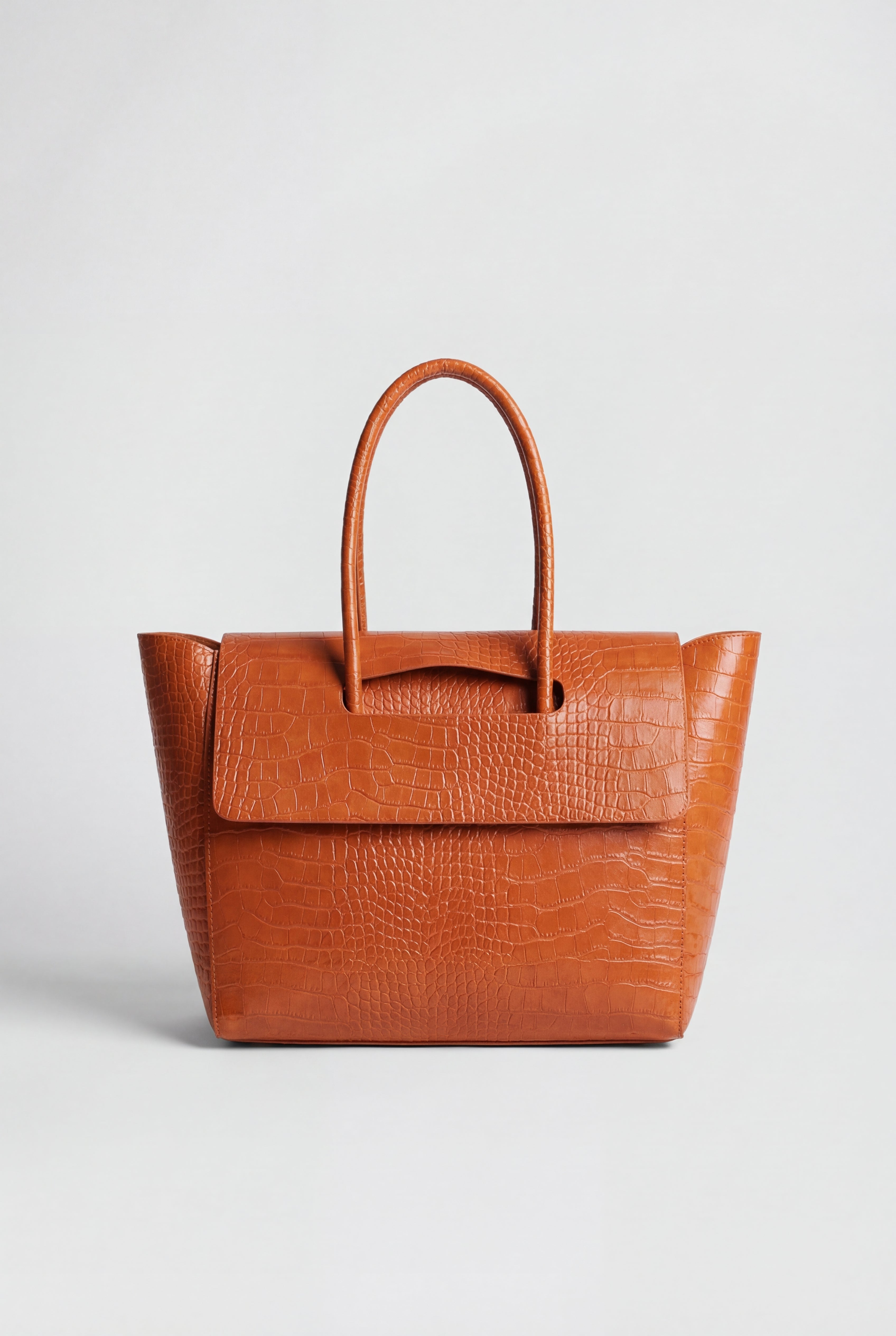 Elegant black crocodile leather handbag by Lumina Wear with adjustable strap, showcasing a sophisticated design and craftsmanship.