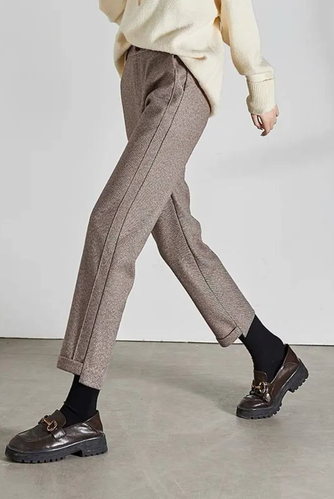 Gray high-waisted pencil trousers from Lumina Wear's Isabella collection, elegant tailored fit, suitable for professional or casual wear.