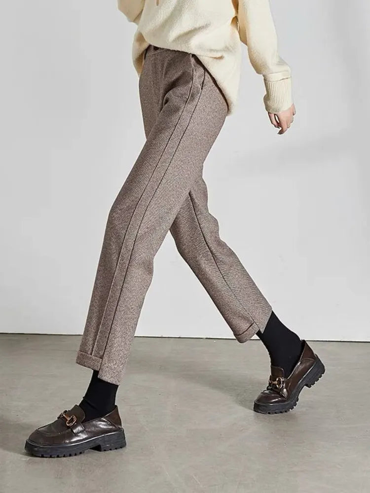 Gray high-waisted pencil trousers from Lumina Wear's Isabella collection, elegant tailored fit, suitable for professional or casual wear.