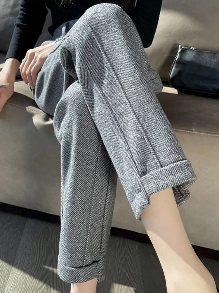 Gray high-waisted pencil trousers from Lumina Wear's Isabella collection, tailored for a sleek, elegant fit.