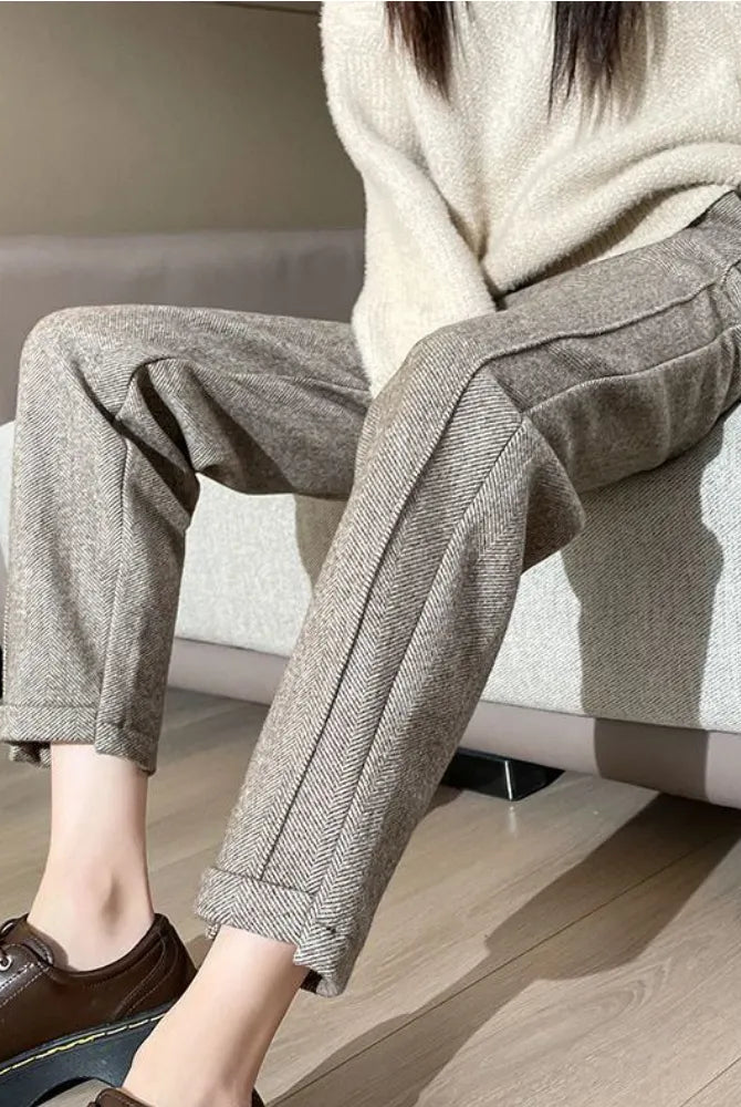 Gray high-waisted pencil trousers from Lumina Wear's Isabella collection, tailored for a sleek, elegant fit.