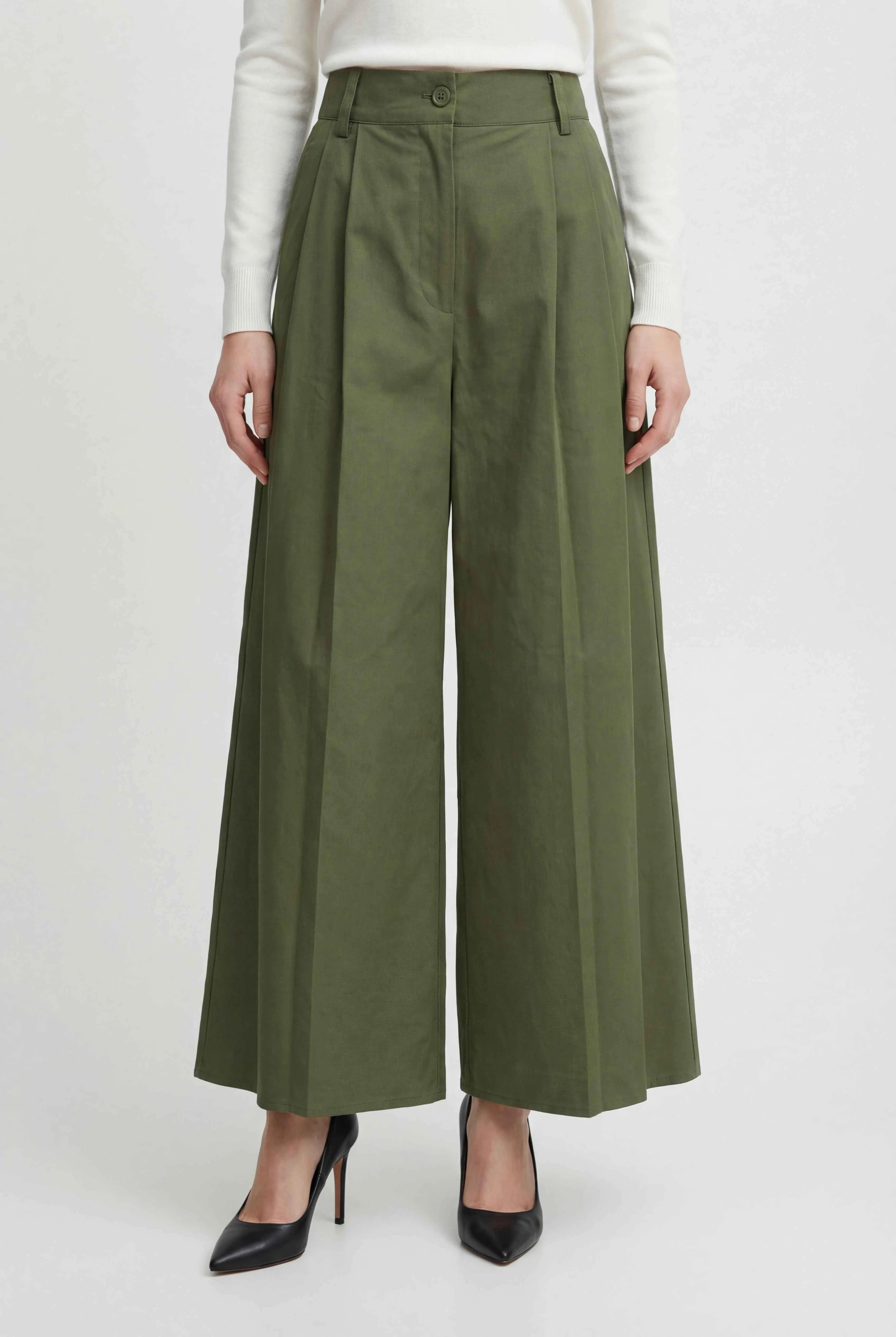 Isabella Lumina green flowy palazzo pants with stretch fabric, wide-leg style, lightweight and comfortable for casual wear