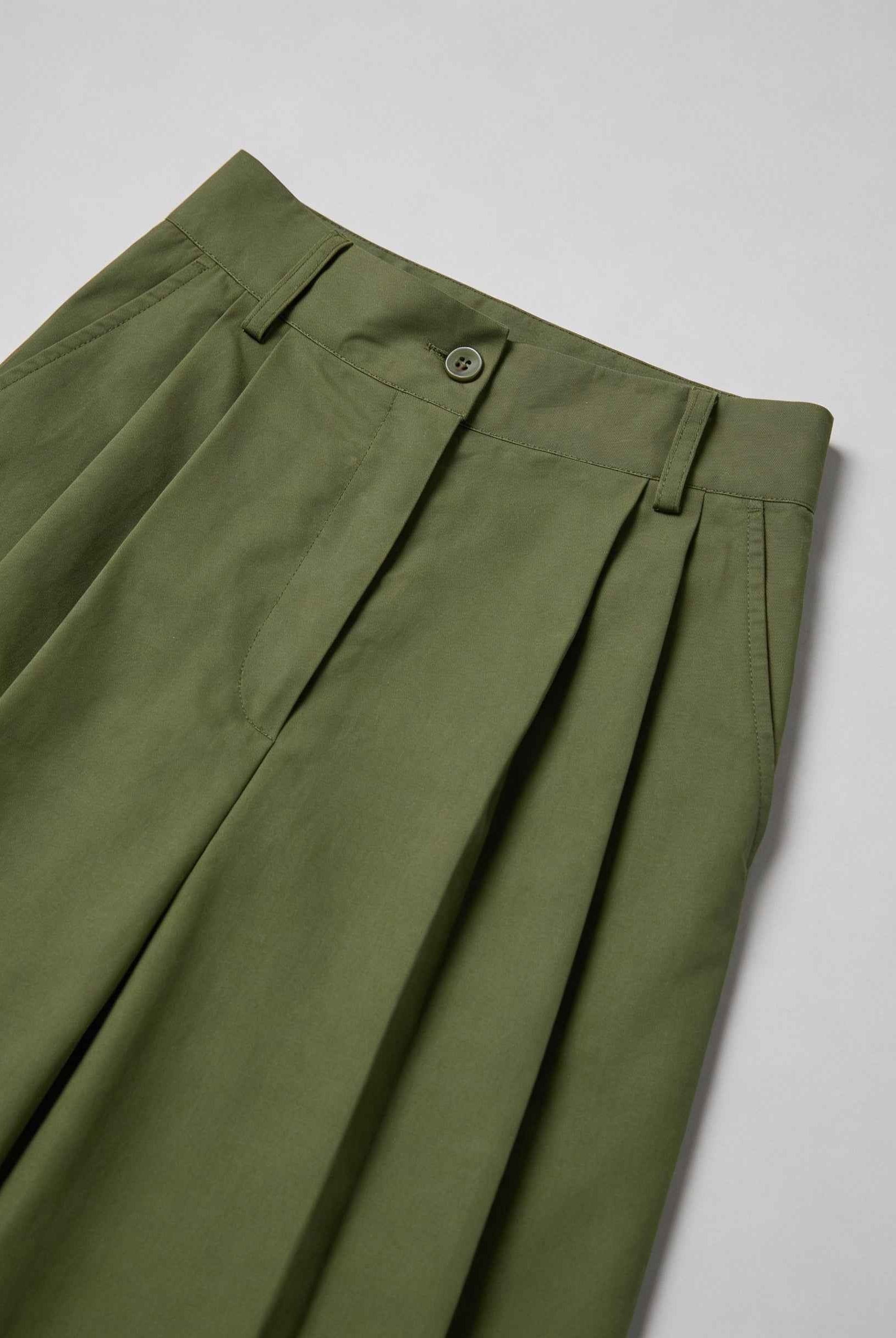 Isabella Lumina green flowy palazzo pants with stretch fabric, wide-leg style, casual and comfortable for women.
