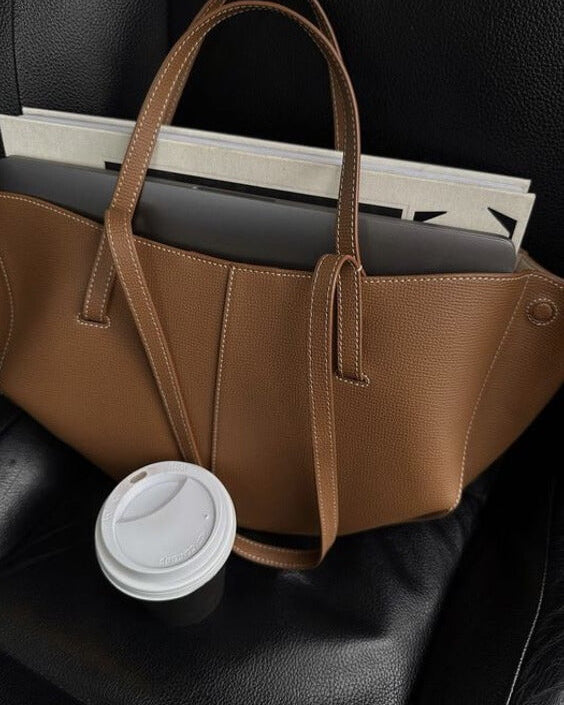 Brown oversized vintage Lumina Wear handbag with versatile straps, featuring a spacious design and stylish craftsmanship.