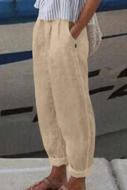 Isabella Lumina Wear black trousers with side pockets and a softline fabric, shown on a model.