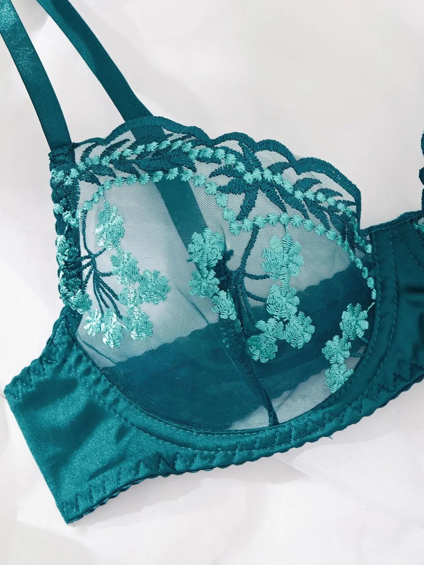 Lumina Vancouver Isla's Lingerie Set featuring delicate lace bra and matching panties in soft pastel colors.