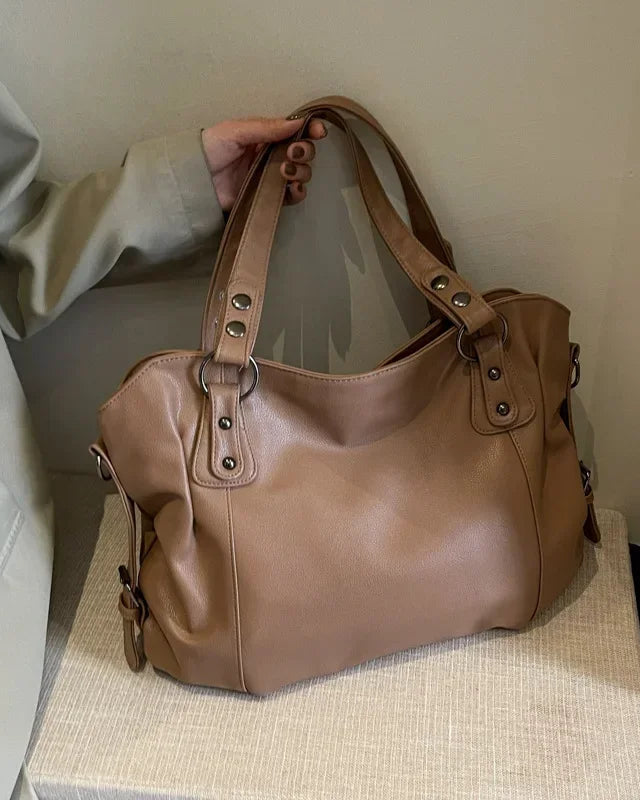 Lumina Wear Lunelle black handbag with spacious interior and versatile strap, stylish and functional for everyday use.