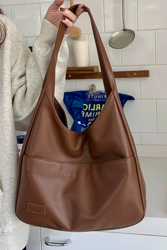 Black Maya Lumina shoulder bag with spacious design and chic vegan leather, featuring a stylish and practical handbag for everyday use.