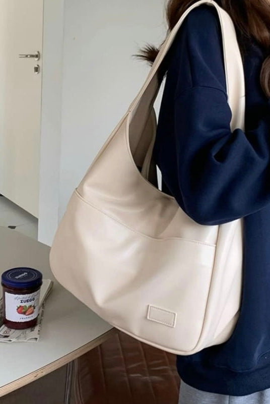 Black Lumina Wear Maya shoulder bag with spacious design and vegan leather, stylish and practical for everyday use.