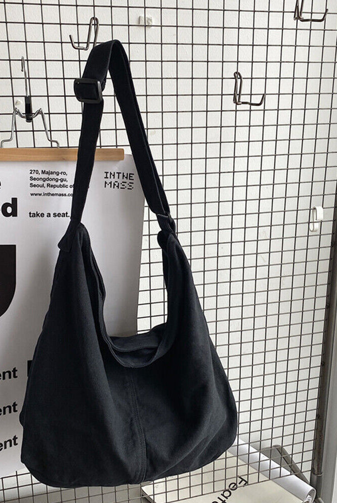 Lumina Wear Noa minimalist beige canvas shoulder bag with oversized design, stylish and spacious for everyday use.