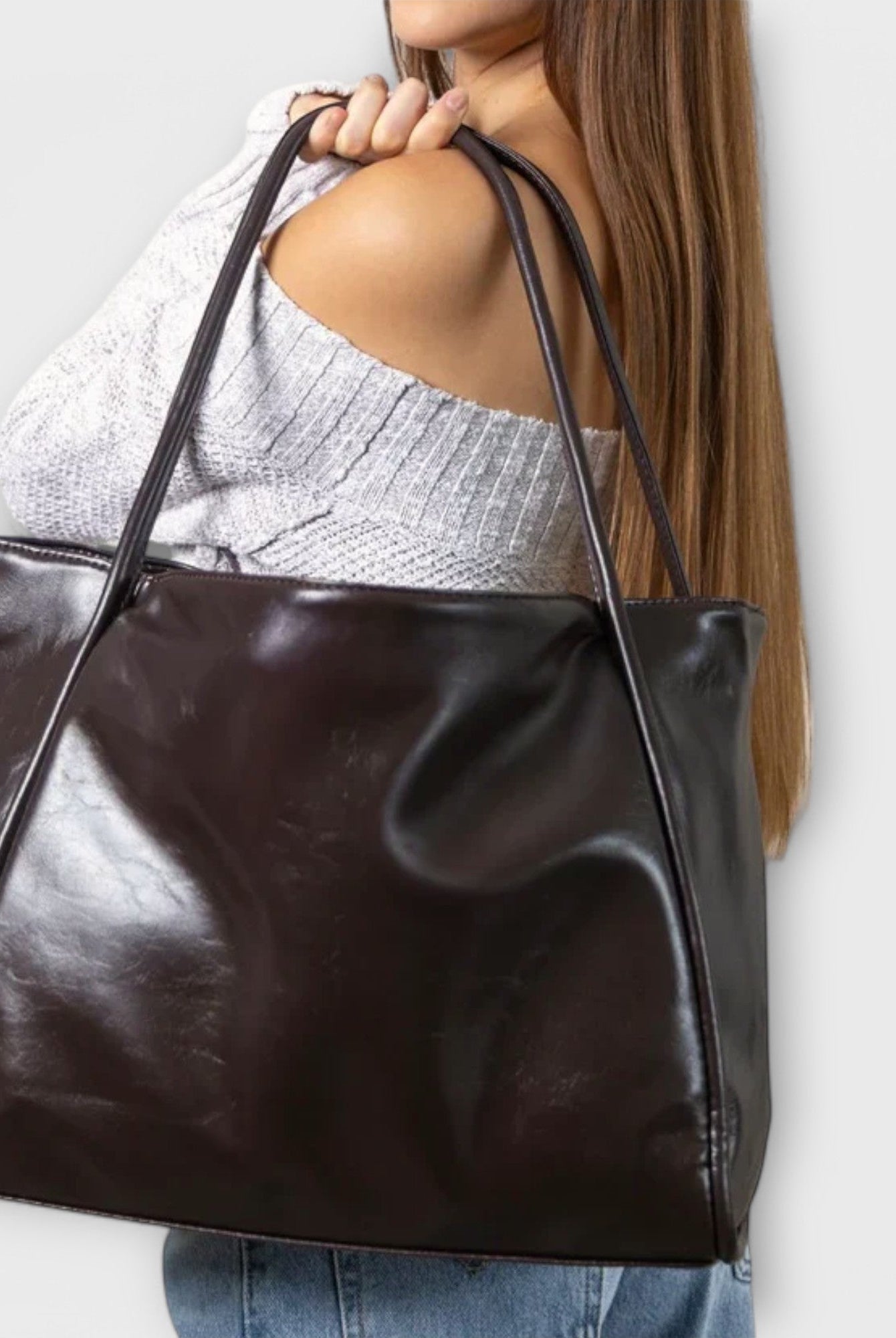 Black Olivia tote bag by Lumina Wear, minimalist design with spacious interior, perfect for everyday use.
