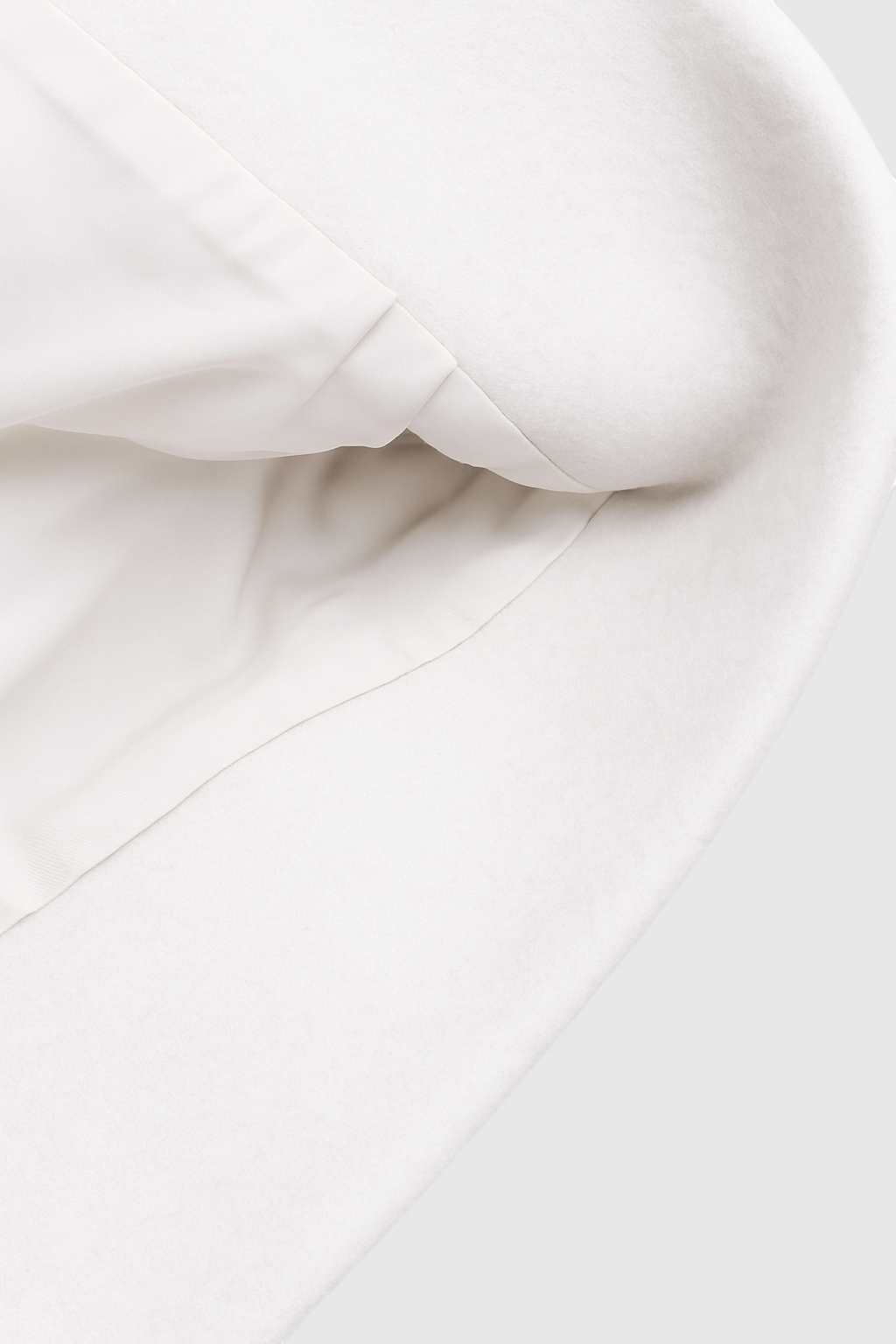 Lumina Wear Sophia women's cropped zip-up jacket with functional pockets, white modern outerwear for stylish, casual wear.