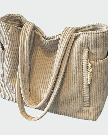 Lumina Wear Tilda minimalist tote bag in green, featuring a spacious interior and sleek design for everyday use.