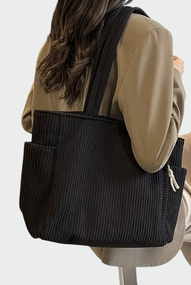 Lumina Wear Tilda chic minimalist tote bag with spacious interior, green color, stylish design, perfect for everyday use.
