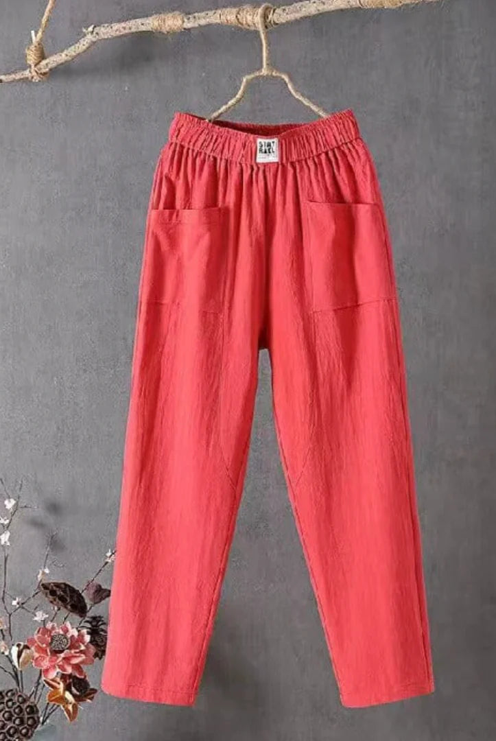 Victoria Lumina Wear casual white trousers with elastic waistband, relaxed fit, perfect for everyday comfort.