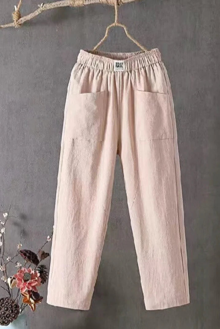 Victoria Lumina white casual trousers with elastic waistband, featuring a relaxed fit and side pockets, perfect for everyday wear.