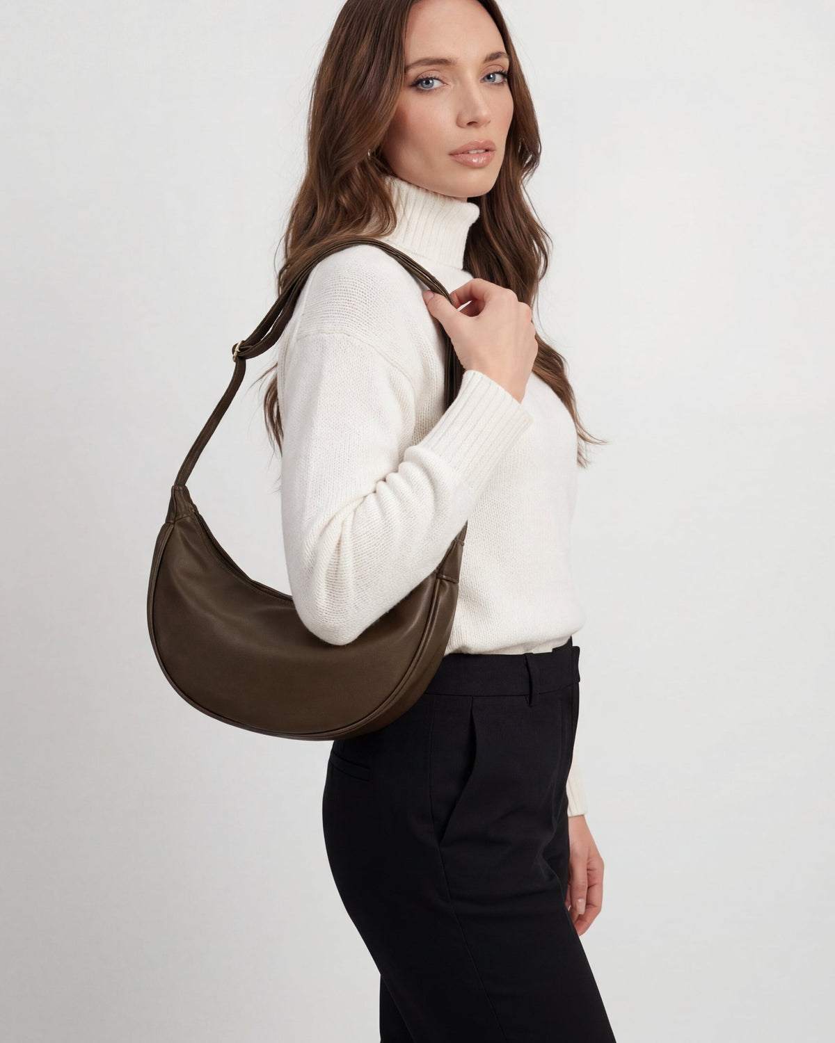 Victoria Lumina chic adjustable belt handbag with multiple pockets, black leather, stylish and versatile for everyday use.