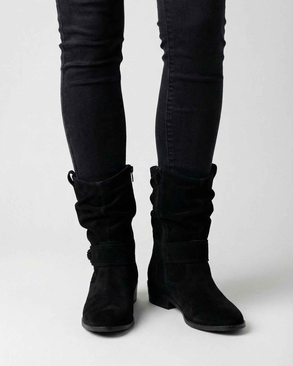 Victoria Lumina black suede ankle boots for women with sturdy soles, stylish and versatile footwear for everyday wear.
