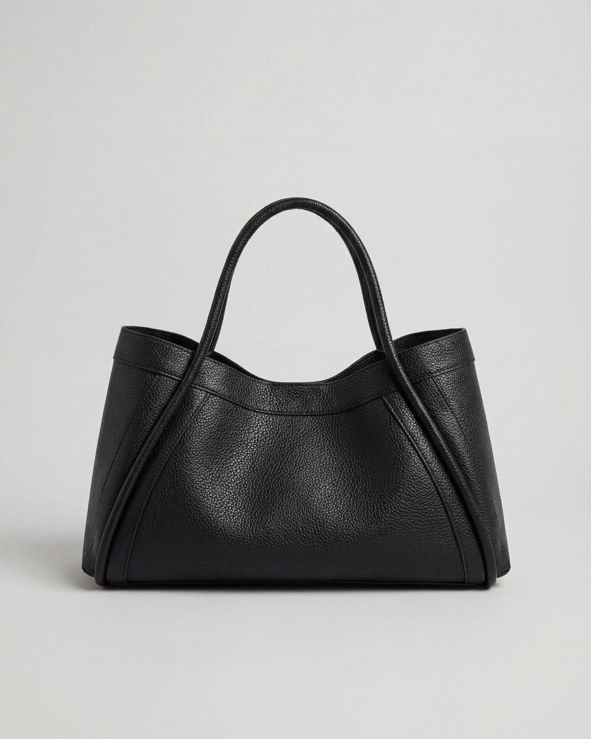Lumina Wear Victoria black tote bag with spacious pockets, stylish handbag with sturdy handles and sleek design.