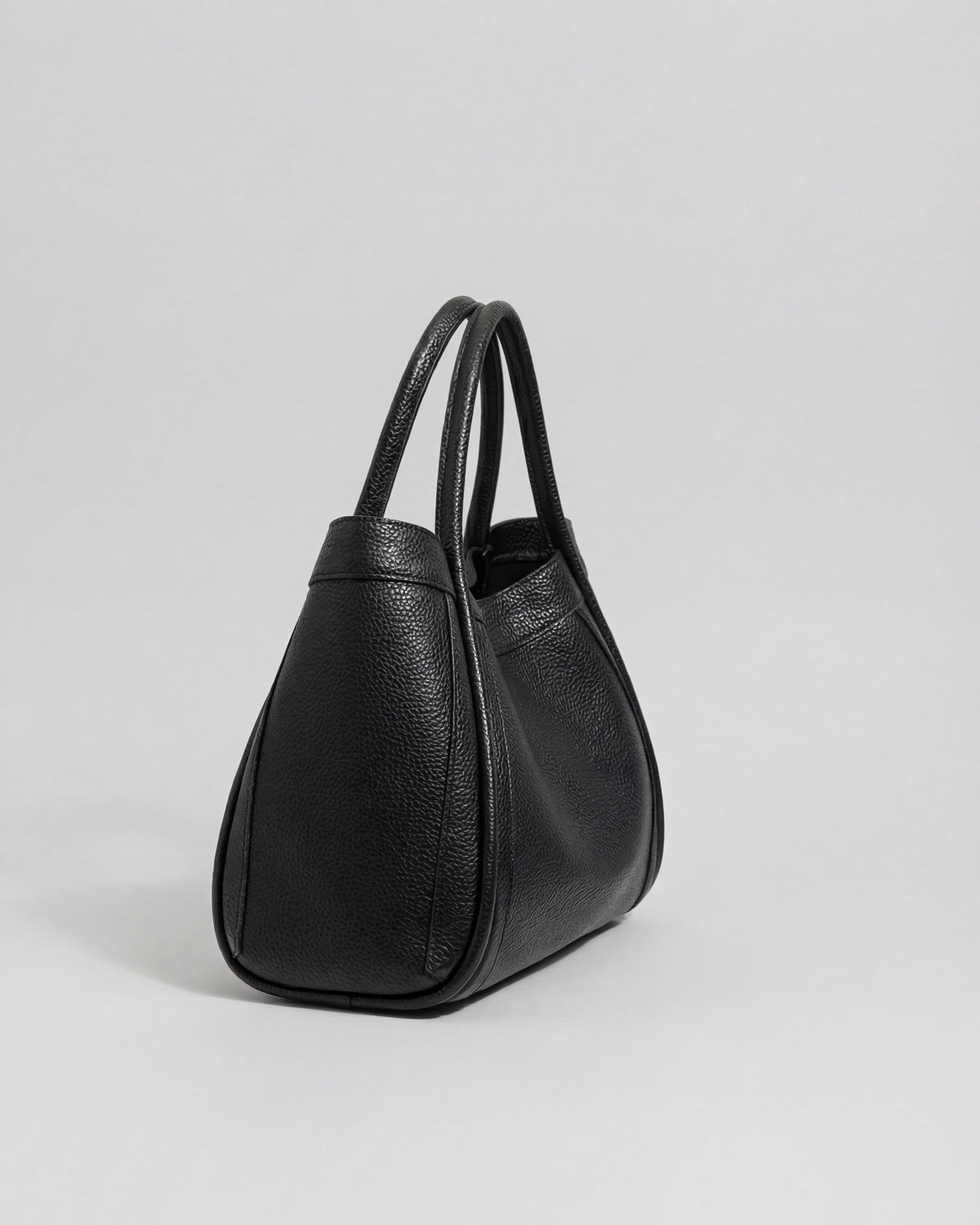 Lumina Wear Victoria black tote bag with spacious interior and multiple pockets, stylish women's handbag for everyday use.