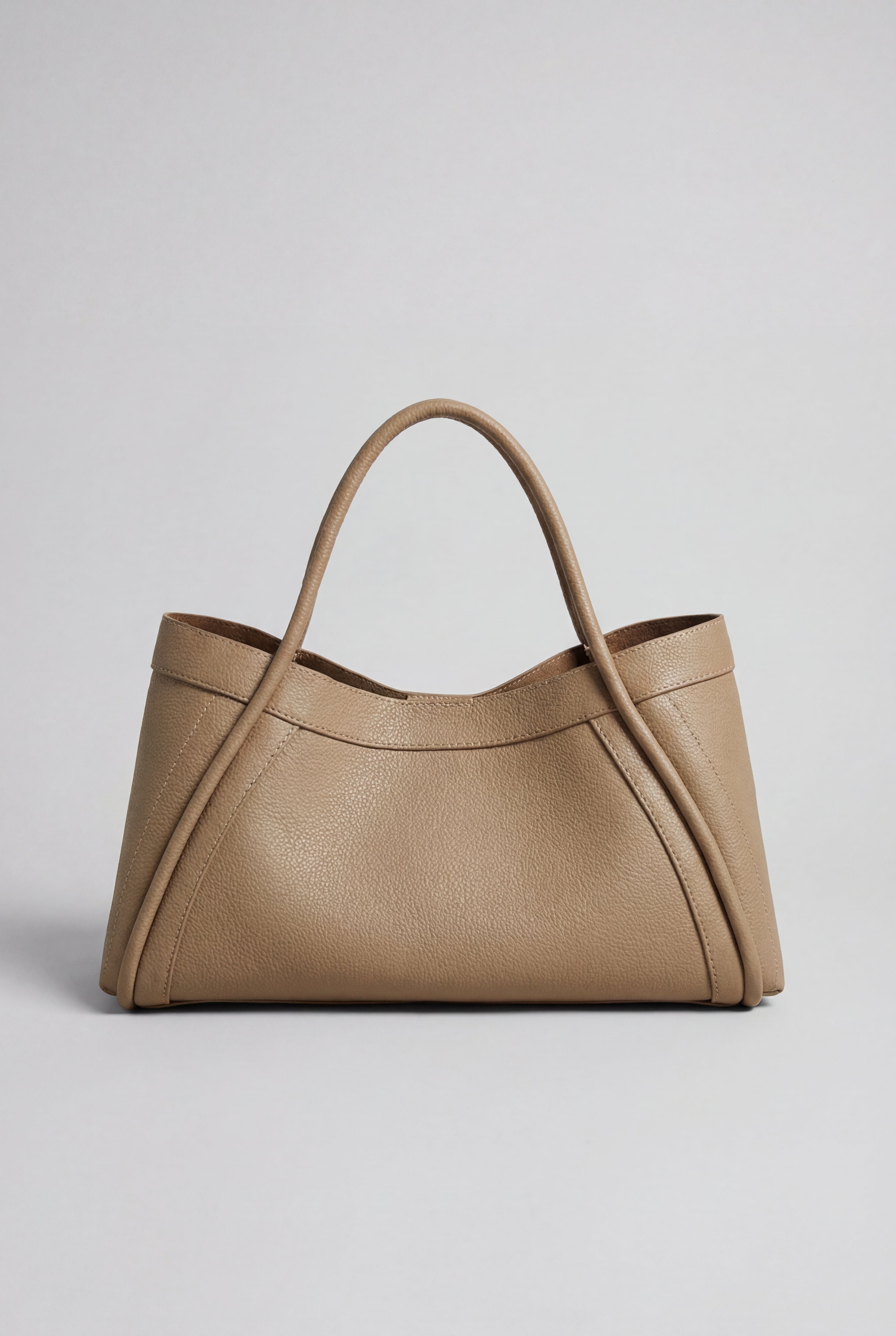 Lumina Wear Victoria black tote bag with spacious pockets, stylish design, perfect for daily use and versatile fashion.