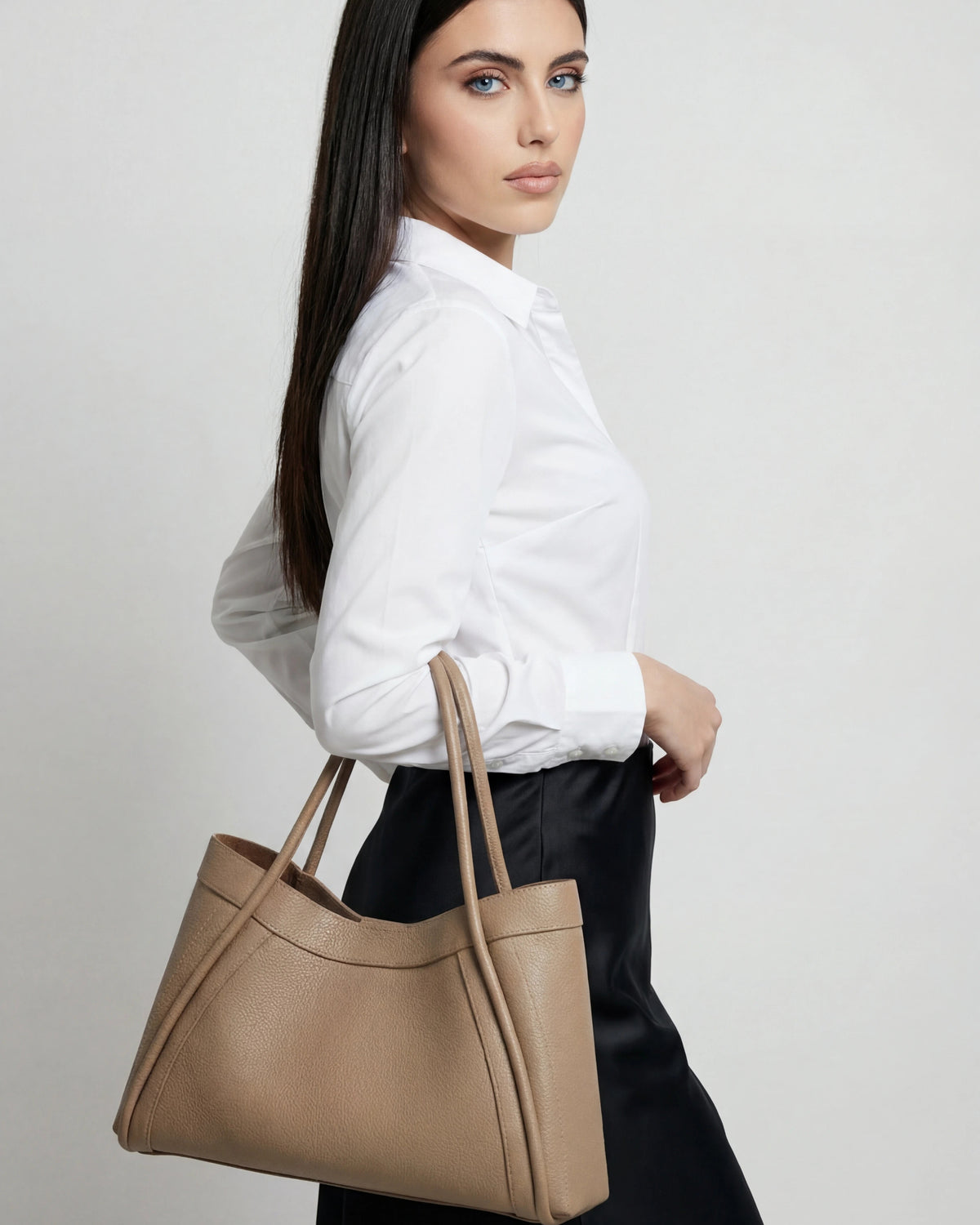 Lumina Wear Victoria black tote bag with spacious pockets, stylish handbag featuring sturdy handles and sleek design.