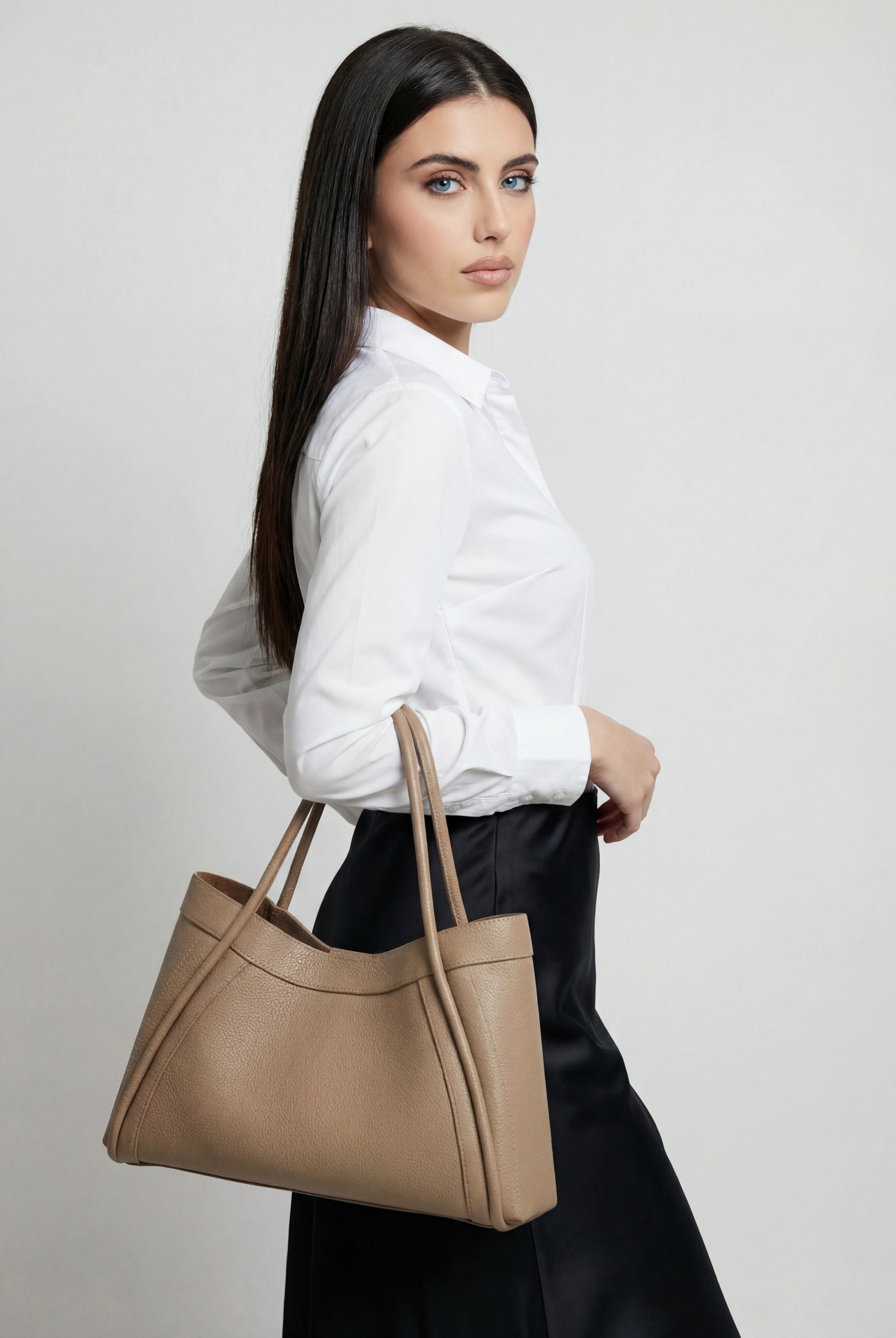 Lumina Wear Victoria black tote bag with spacious pockets, stylish handbag perfect for everyday use.