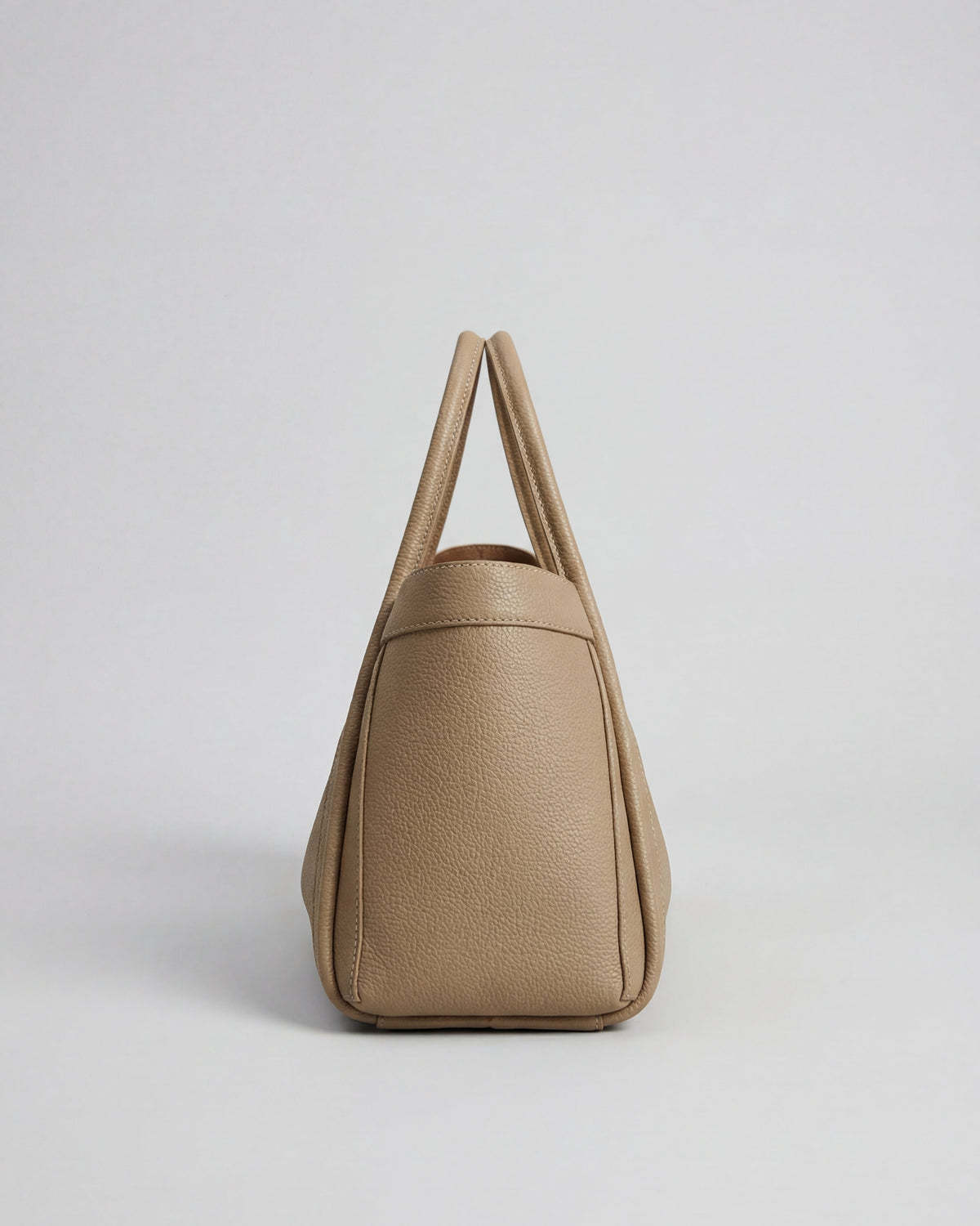 Lumina Wear Victoria black tote bag with spacious pockets, stylish handbag featuring a sleek design and ample storage space.