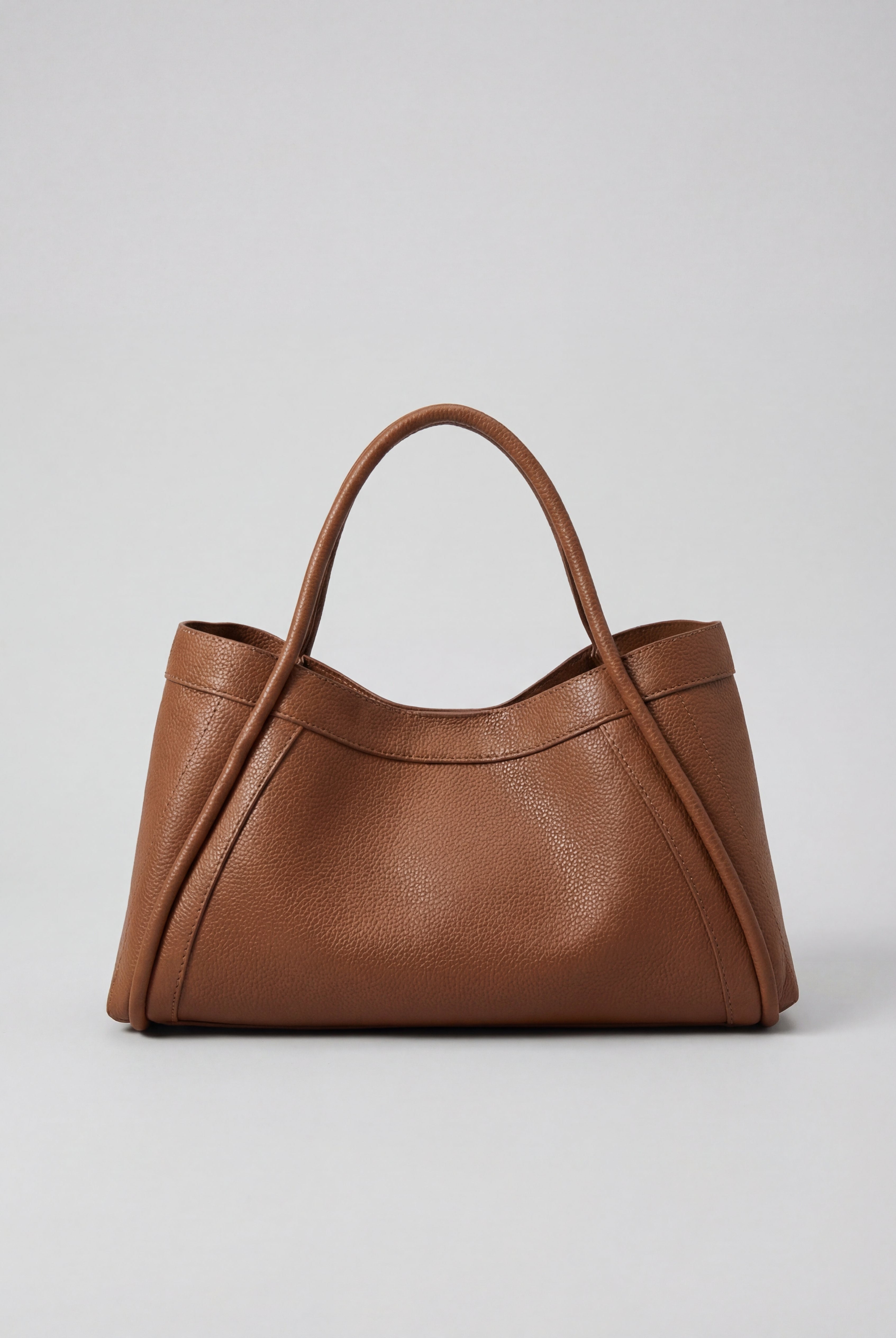 Lumina Wear Victoria black tote bag with spacious pockets, stylish handbag made from durable material, ideal for daily use