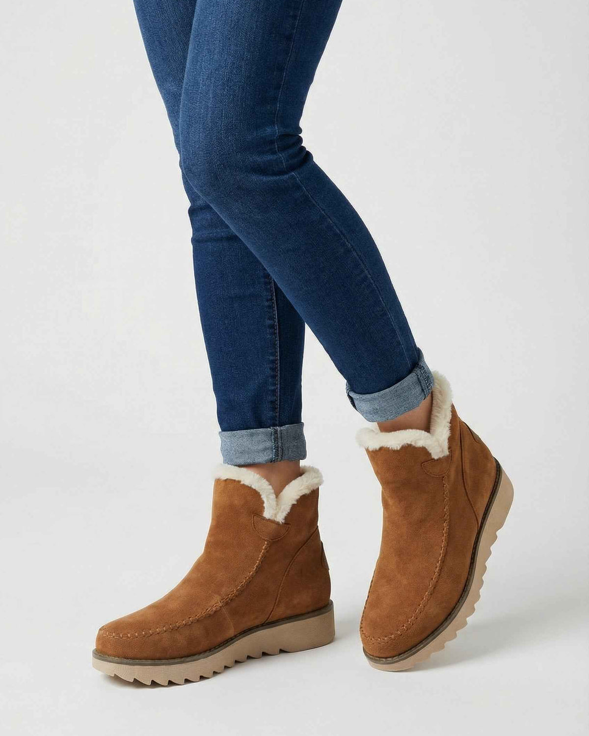 Lumina Wear Victoria chic brown ankle boots with warm lining, stylish footwear featuring a sleek design and comfortable fit.