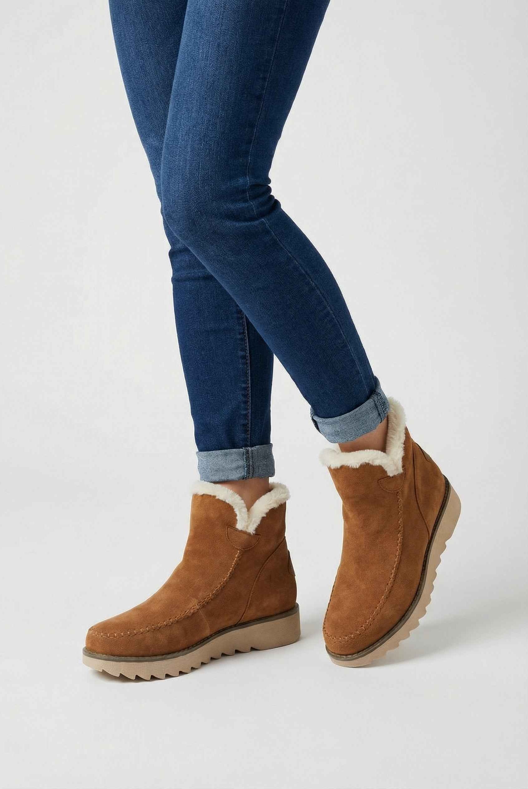 Victoria Lumina brown ankle boots with warm lining, stylish design, and low heel, perfect for fall and winter wear.