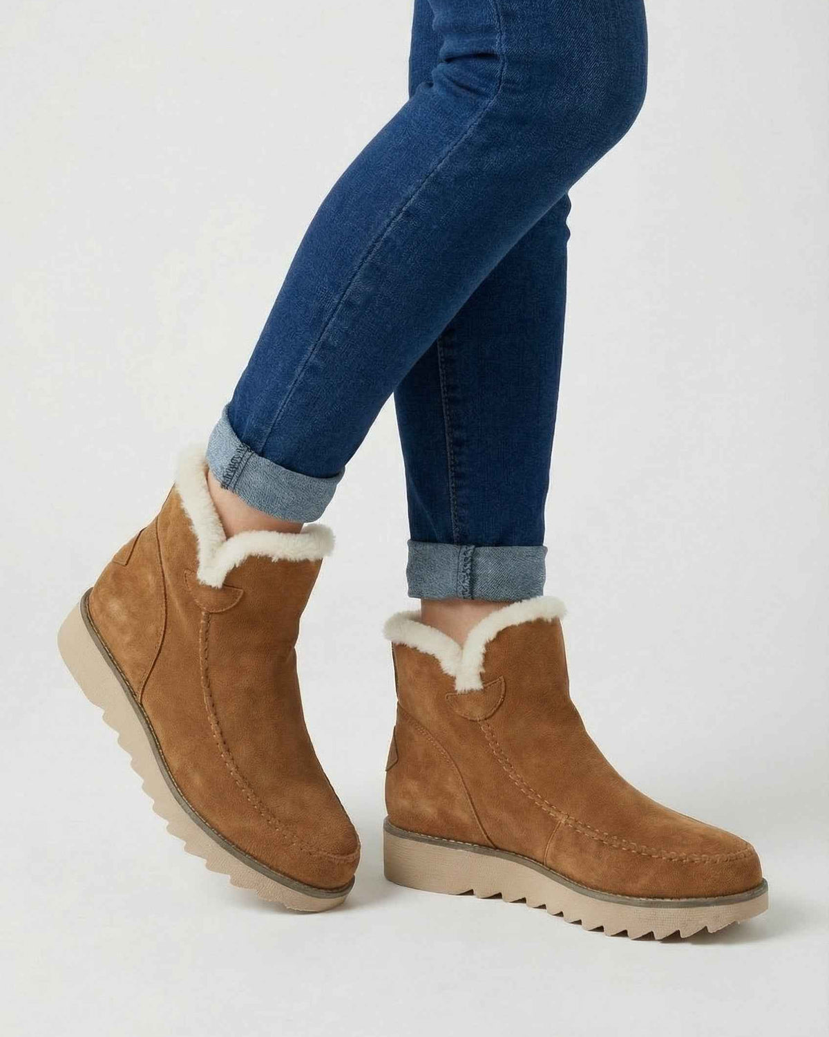 Lumina Wear Victoria brown ankle boots with warm lining, stylish footwear featuring a sleek design and comfortable fit.