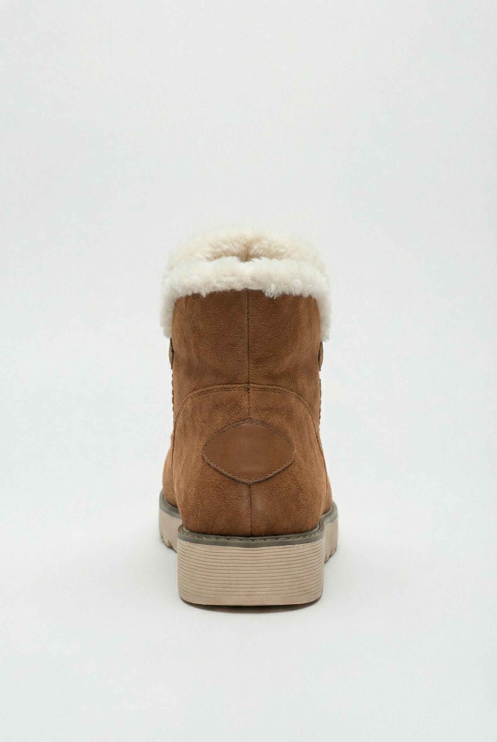 Victoria Lumina brown ankle boots with warm lining, stylish lace-up design, and low heel, perfect for cold weather.