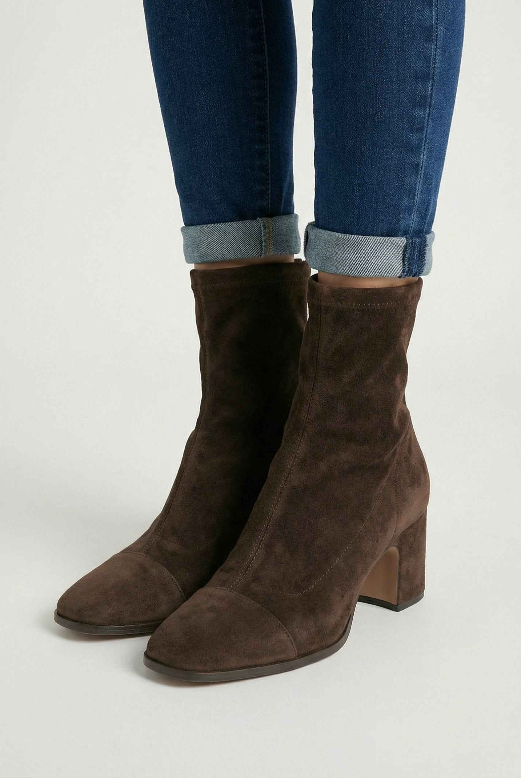 Dark brown Victoria Lumina women's ankle boots with sleek block heels and stylish design, showcasing a polished leather finish.