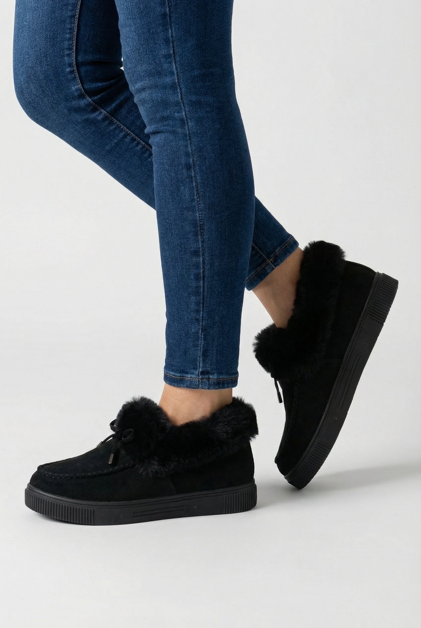 Victoria cozy black winter boots with warm lining from Lumina Wear, designed for women, featuring a stylish and comfortable winter footwear style.