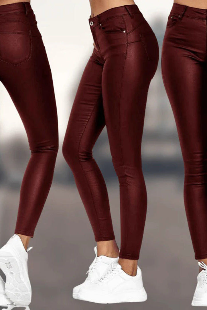 Black Victoria Lumina Wear trousers with a comfortable fit, tailored for an elegant look, shown on a model.
