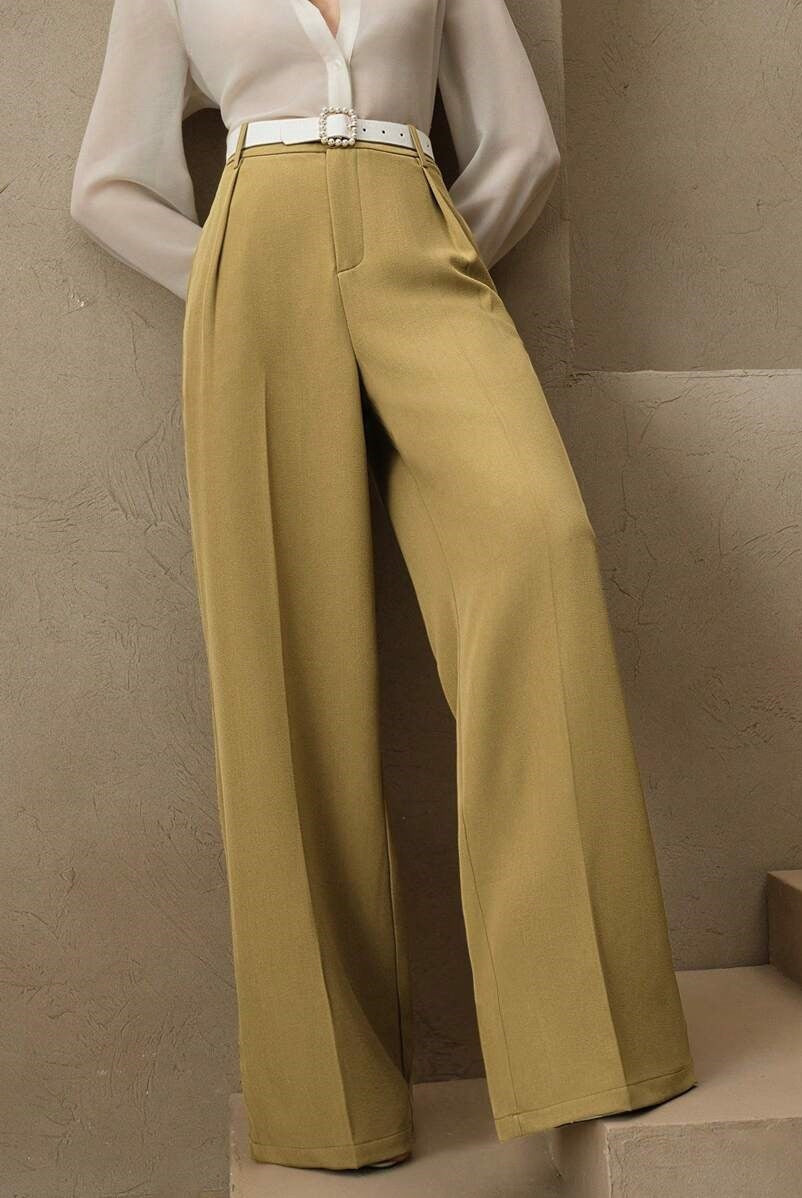 Black Victoria Lumina Wear high waist wide-leg trousers, stylish and elegant, shown on a model.