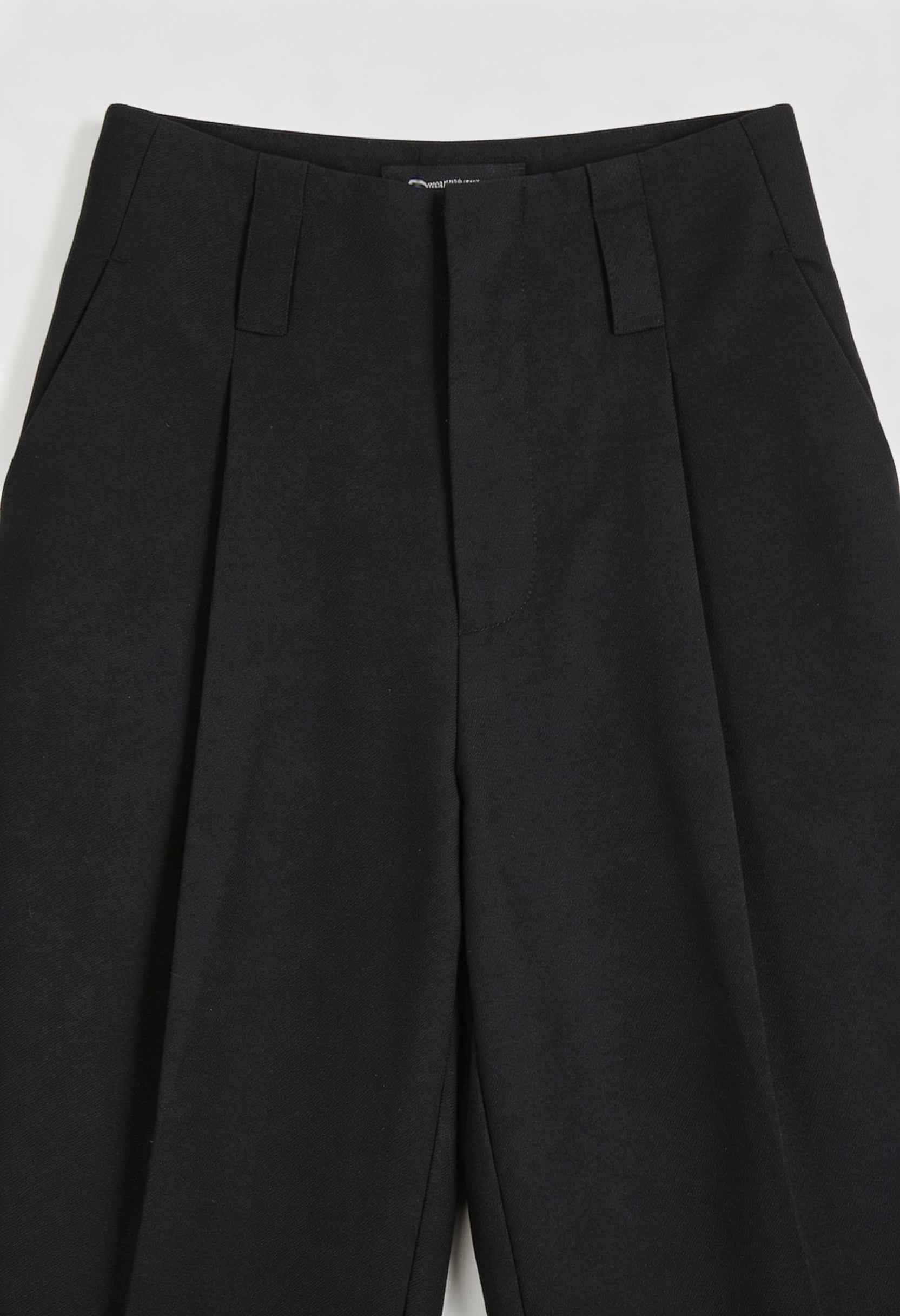Women's black high-waisted trousers with pleats from Lumina Wear, featuring a sleek, elegant fit and tailored design.