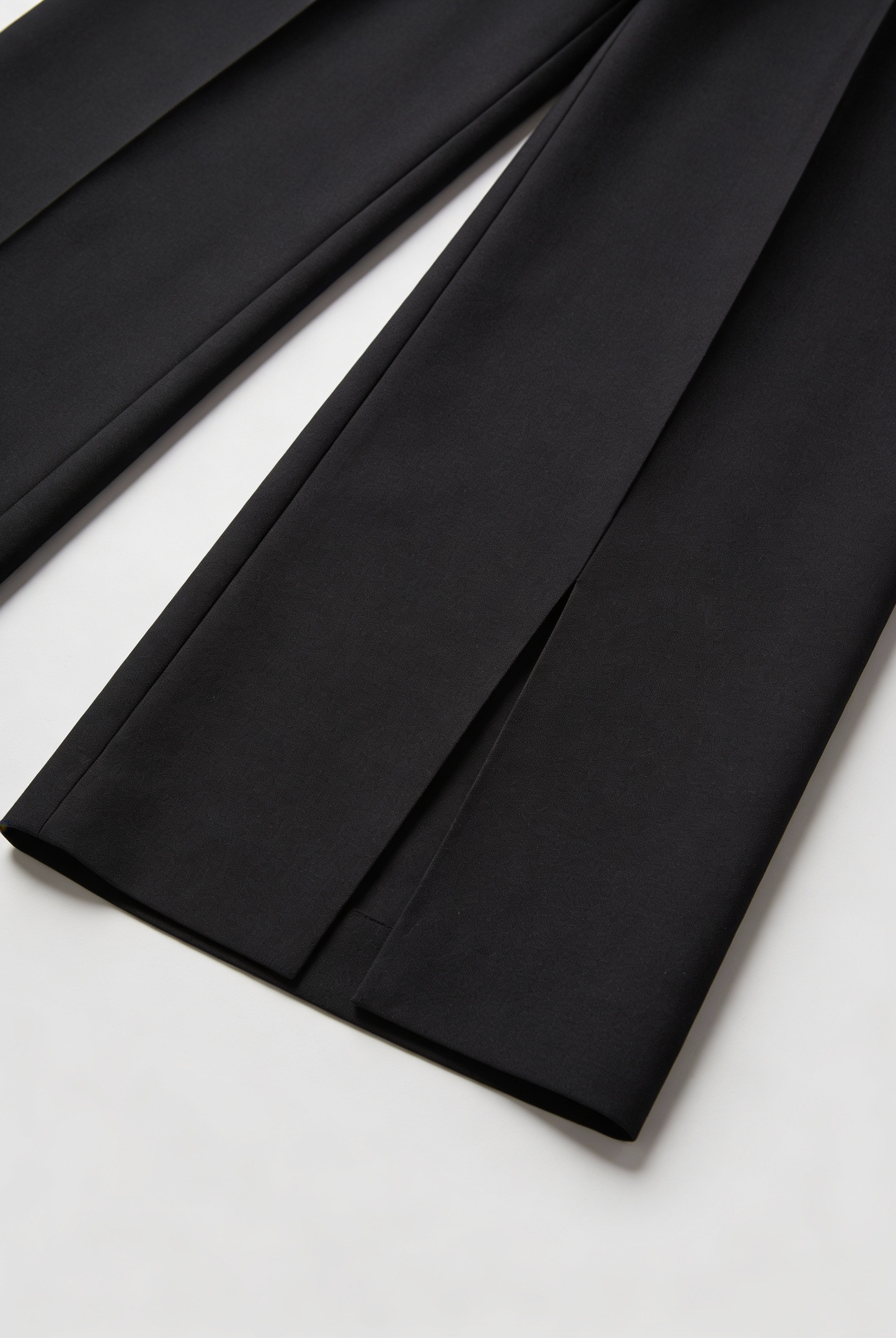 Victoria Lumina high-waisted black women's trousers with pleats, tailored fit, and sleek style for a sophisticated look.