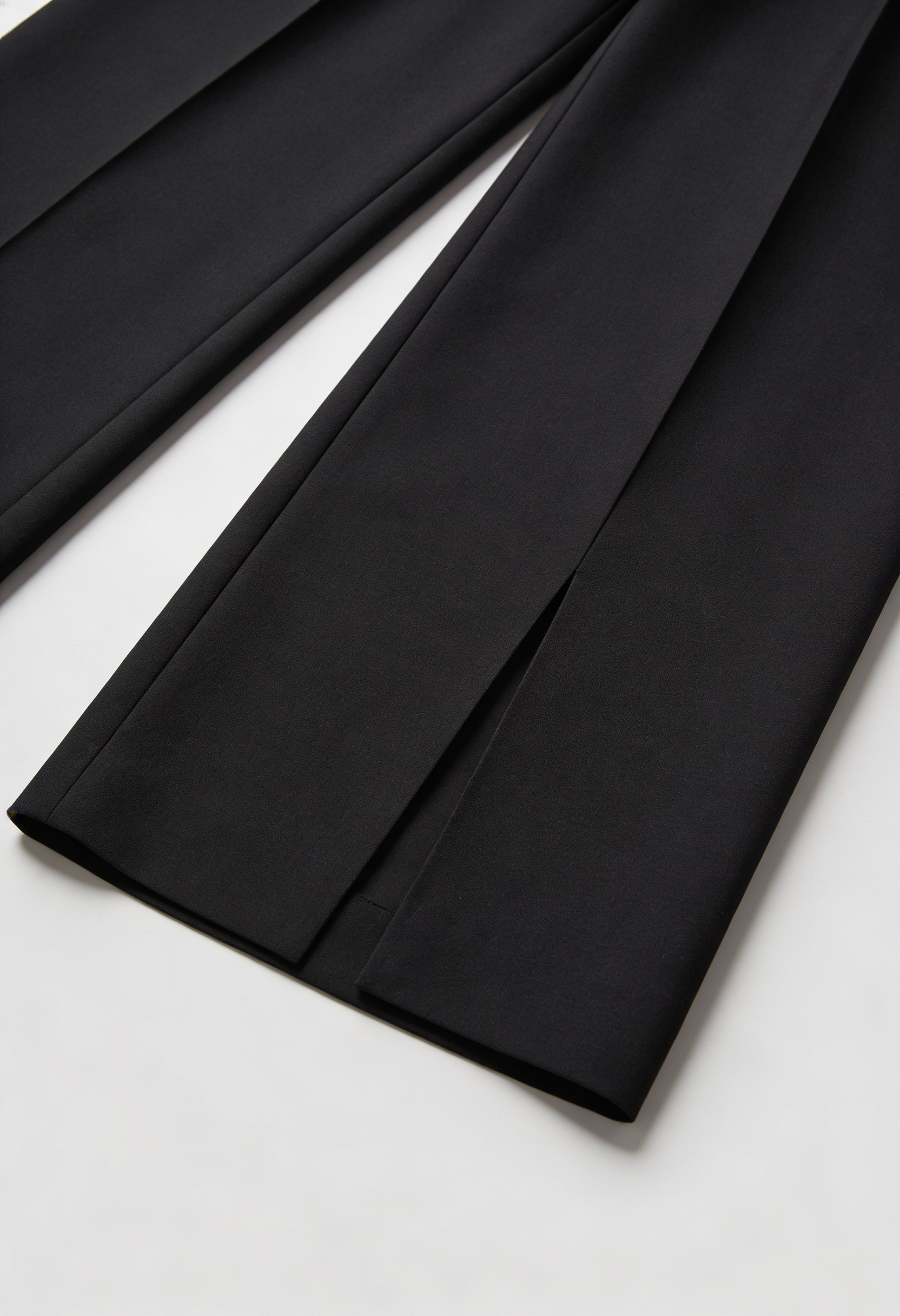 Victoria Lumina high-waisted black women's trousers with pleats, tailored fit, and sleek style for a sophisticated look.
