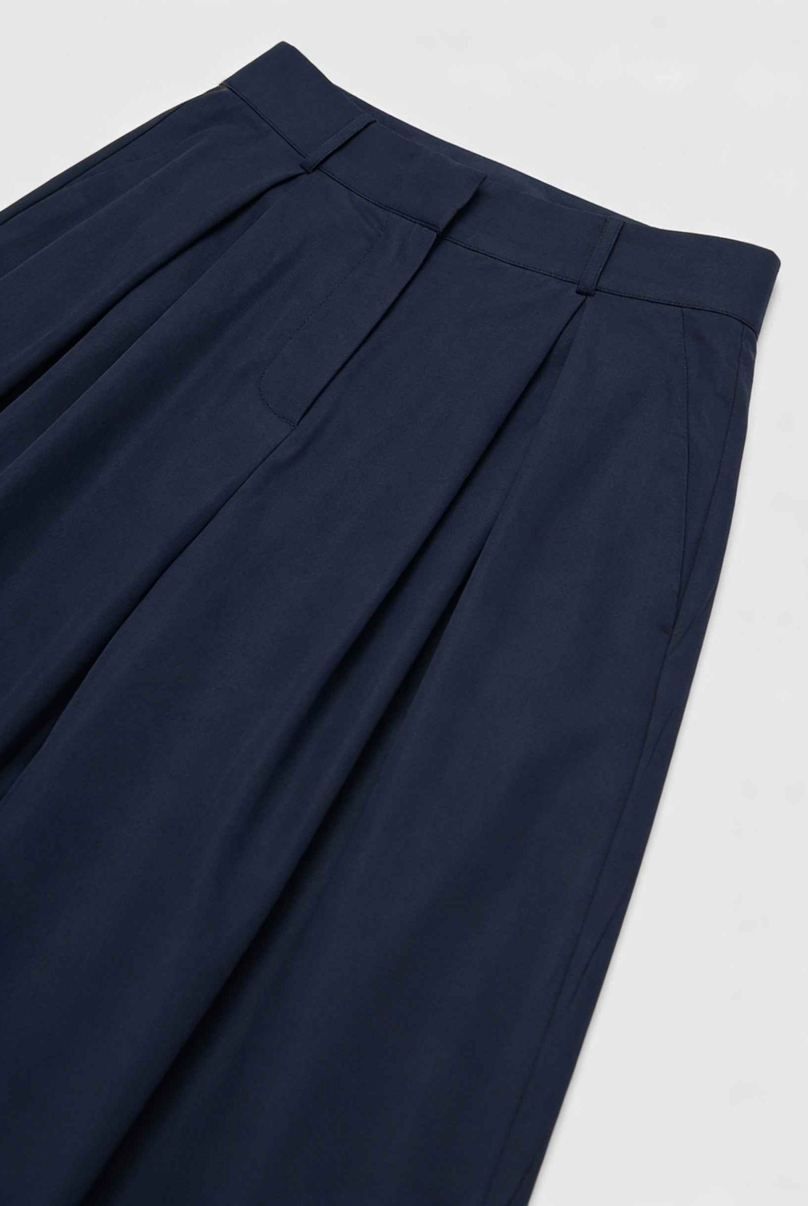 Navy blue Victoria wide-leg trousers from Lumina Wear featuring stretch fabric and elegant fit, displayed on a neutral background.