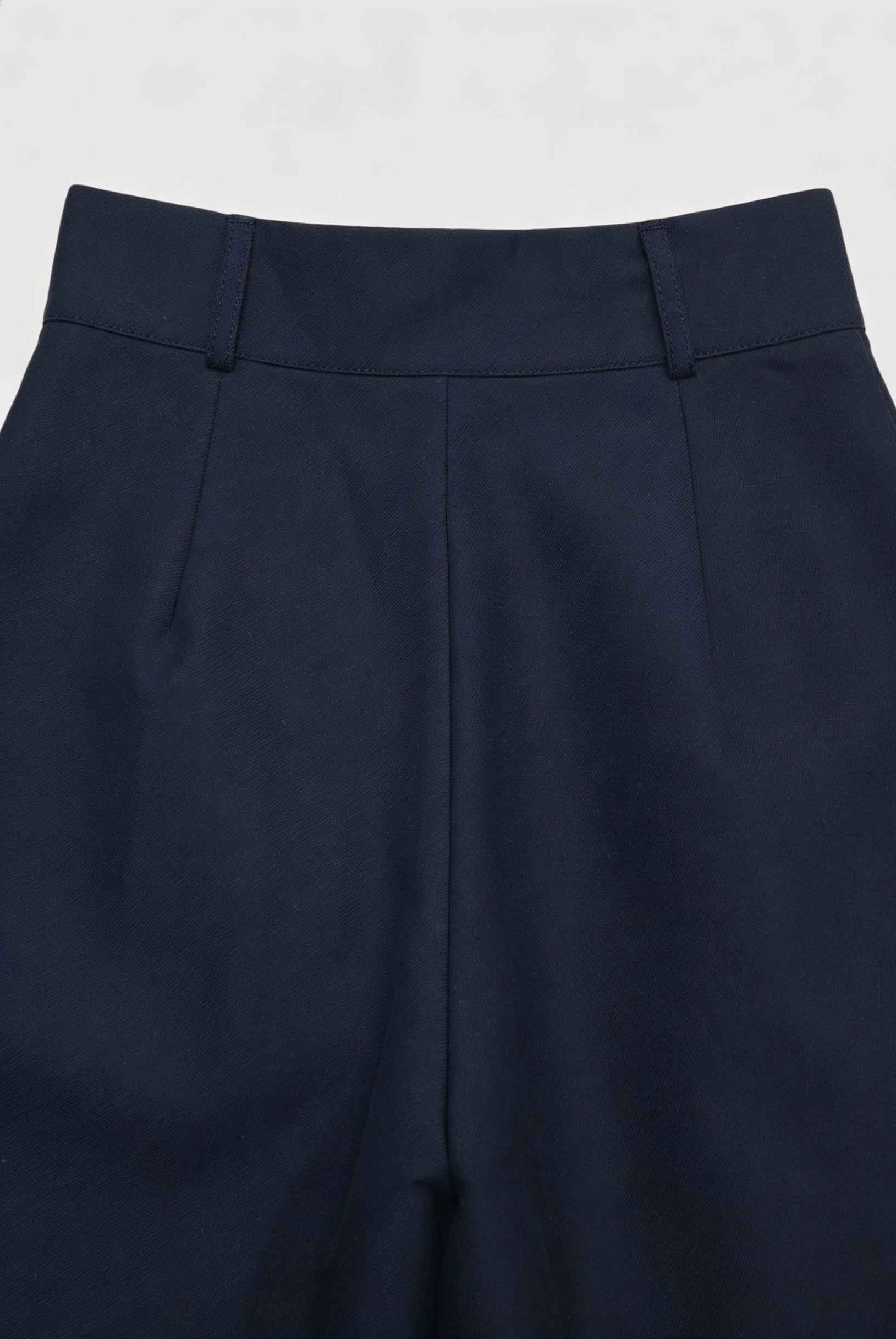 Navy blue Victoria Lumina Wear wide-leg trousers with stretch fabric, shown on a model highlighting their elegant, comfortable fit.